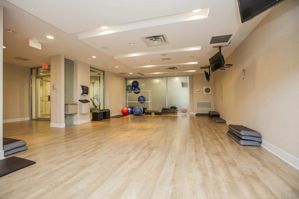 Downtown Mississauga Executive Suites Sq1 Exterior foto